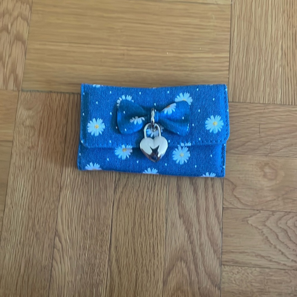 Blue Denim Daisy Pattern Women's Wallet With Heart Look Charm